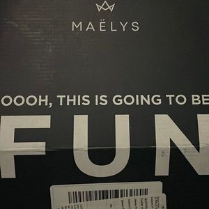 MAELY’S set. Never used, and the box was only opened for photos.